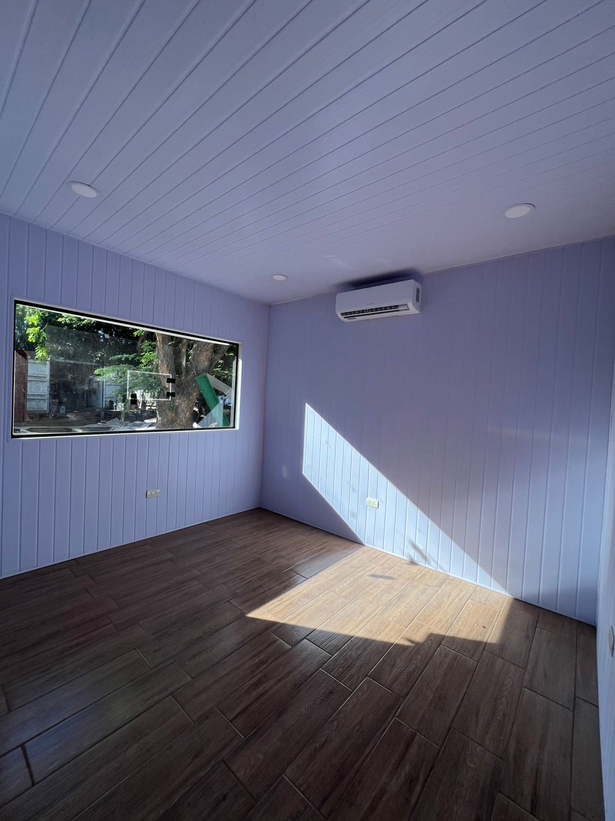 Oficina interior porcelanato LED